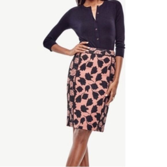 Ann Taylor 2 Black Pink Jacquard Tulip Pencil Skirt - Picture 2 of 14